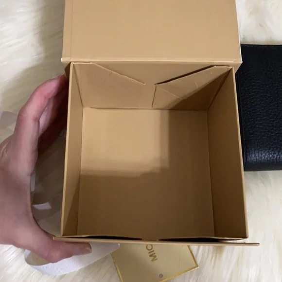 NWT Michael Kors Men’s Wallet - Picture 12 of 12